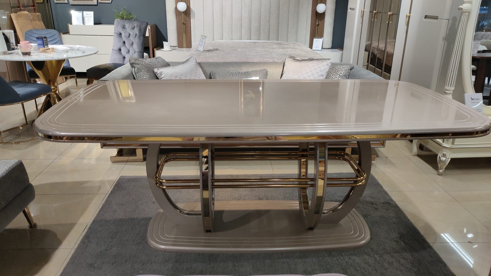 PARIS valgomojo stalas