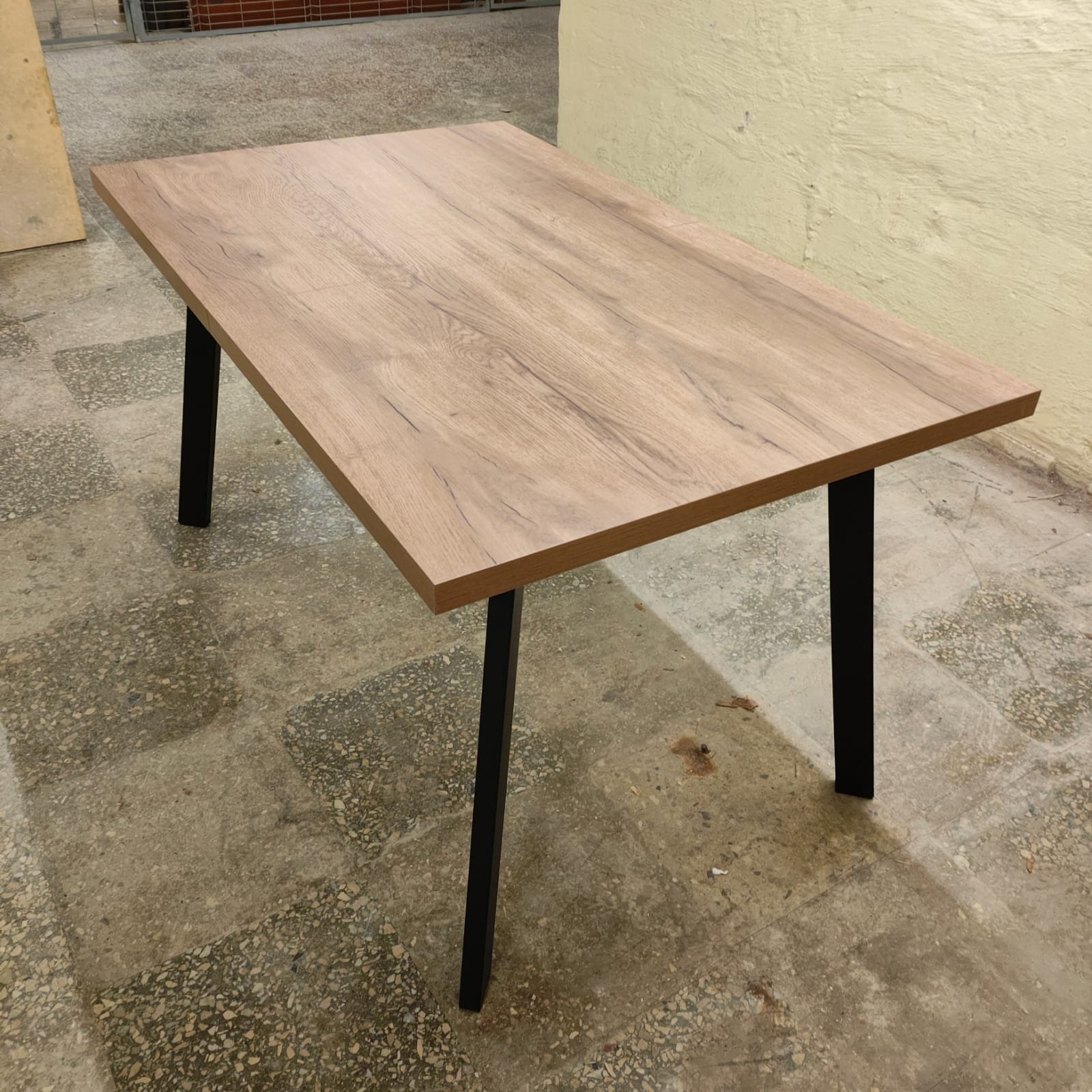 ZIVI TABAKO OAK stalas